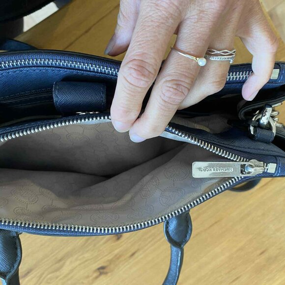 Michael Kors handbag blue and black - Picture 4 of 5